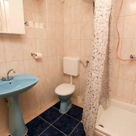 Robinson Tabinja Apartman Sućuraj