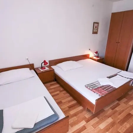 Robinson Tabinja Apartman Sućuraj