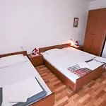 Robinson Tabinja Apartamento Sućuraj