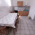 Robinson Tabinja Apartamento